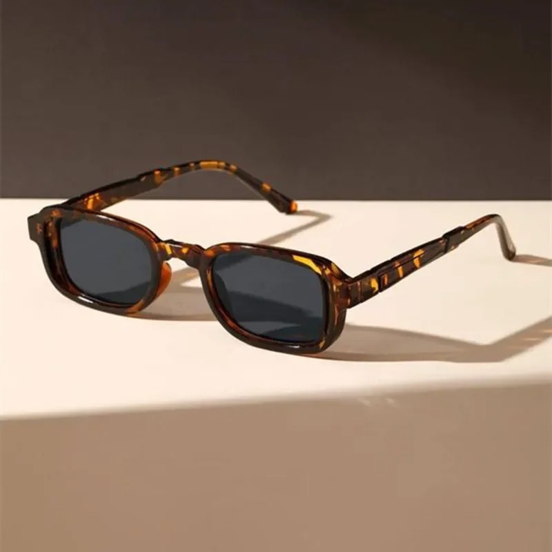 Luxuriöse Rechteckige Sonnenbr – Vintage Fashion Enthusiasts Bewertung und Preis