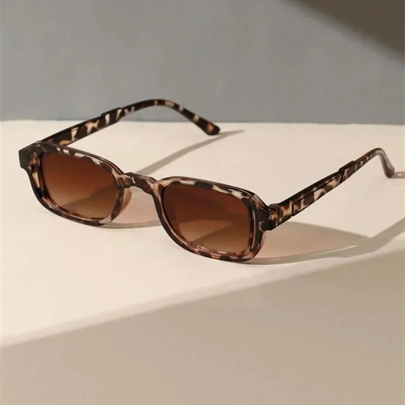 Luxuriöse Rechteckige Sonnenbr – Vintage Fashion Enthusiasts Bewertung und Preis